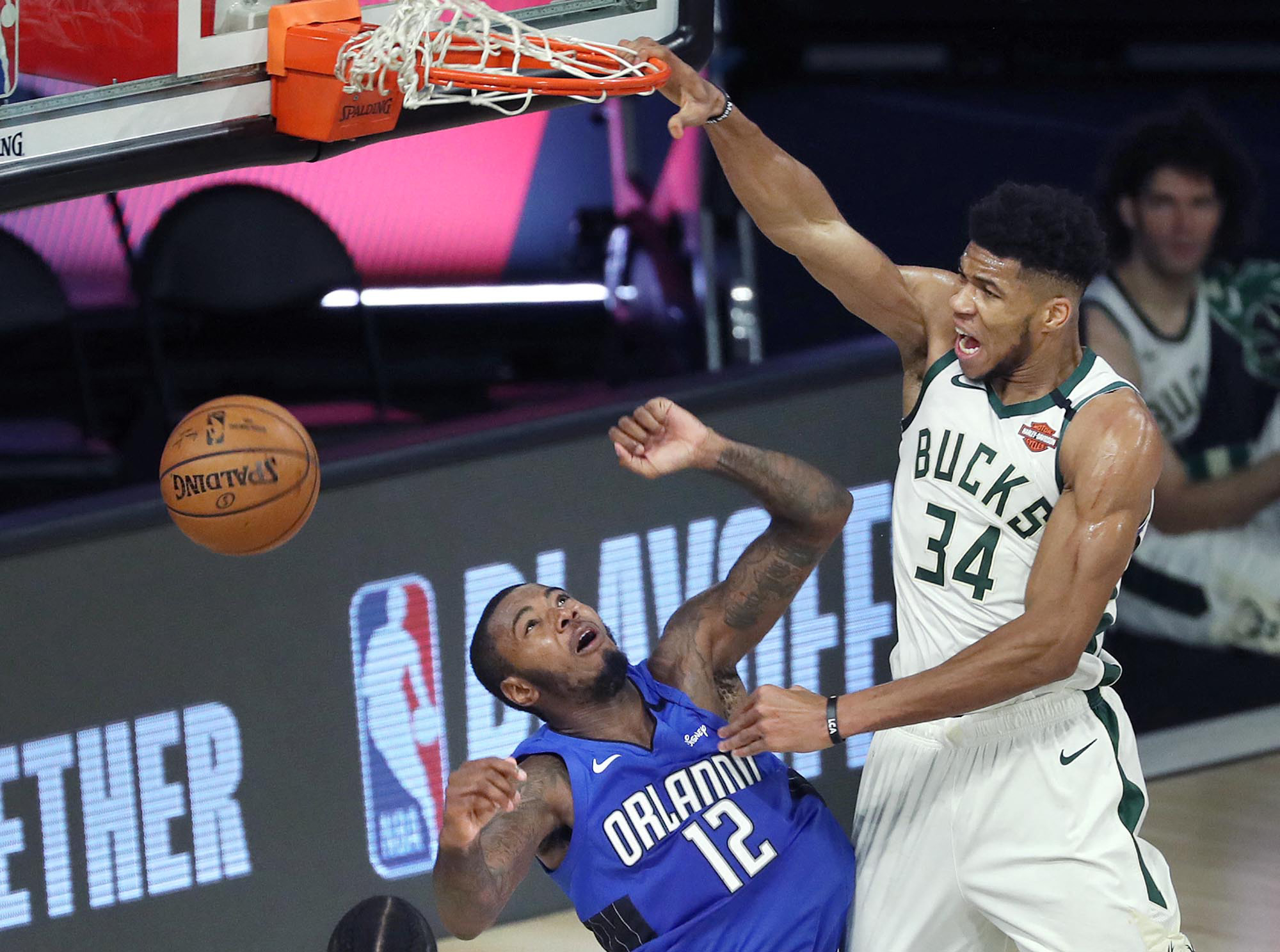 Milwauke Bucks Giannis Antetokounmpo